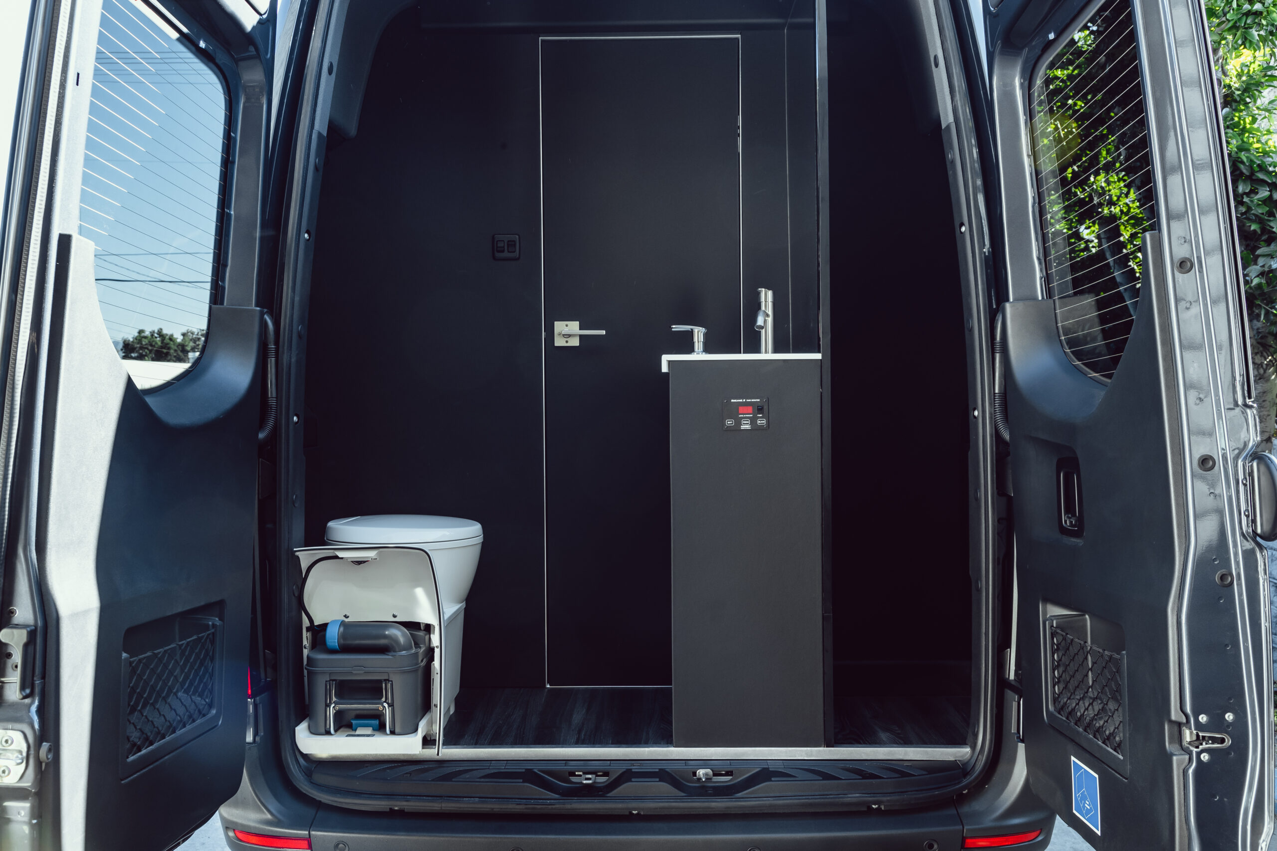 Bespoke Sprinter minibus build S21 photo 41