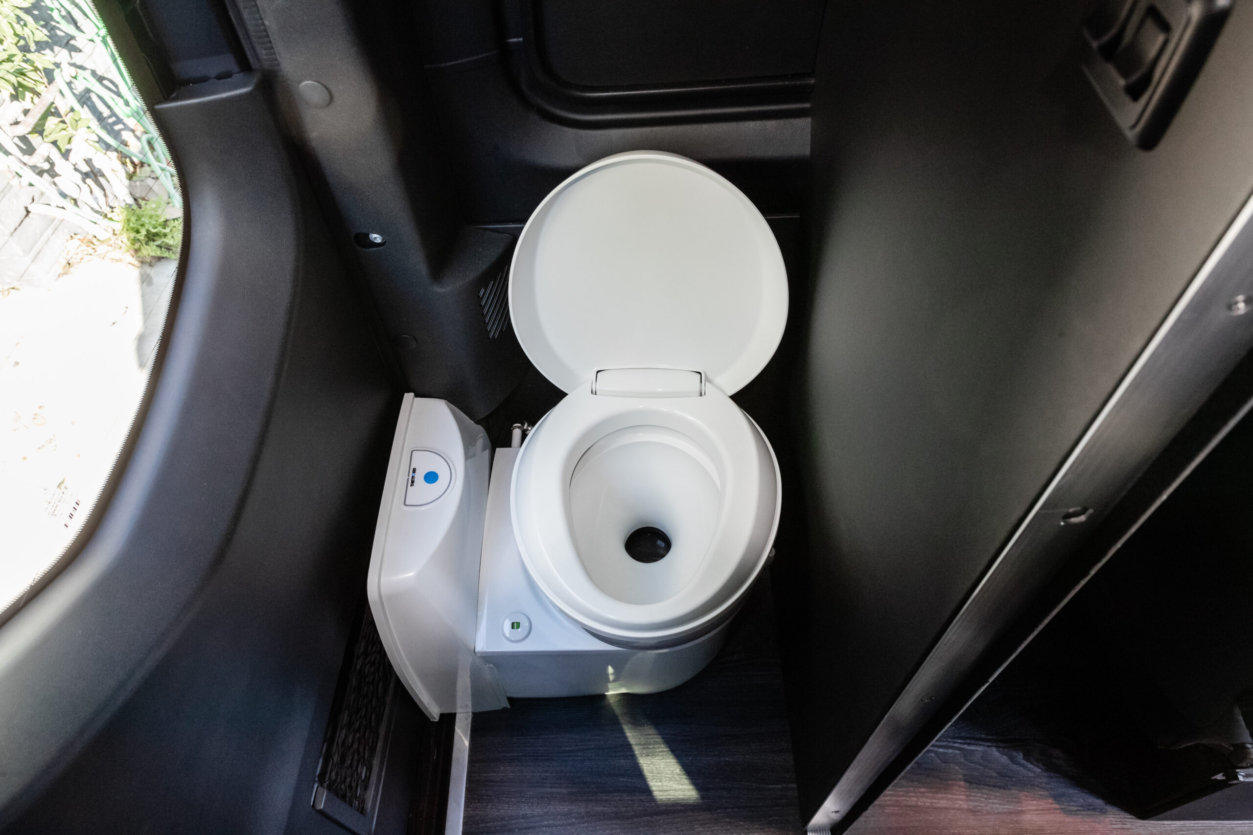 Bespoke Sprinter minibus build S21 photo 32