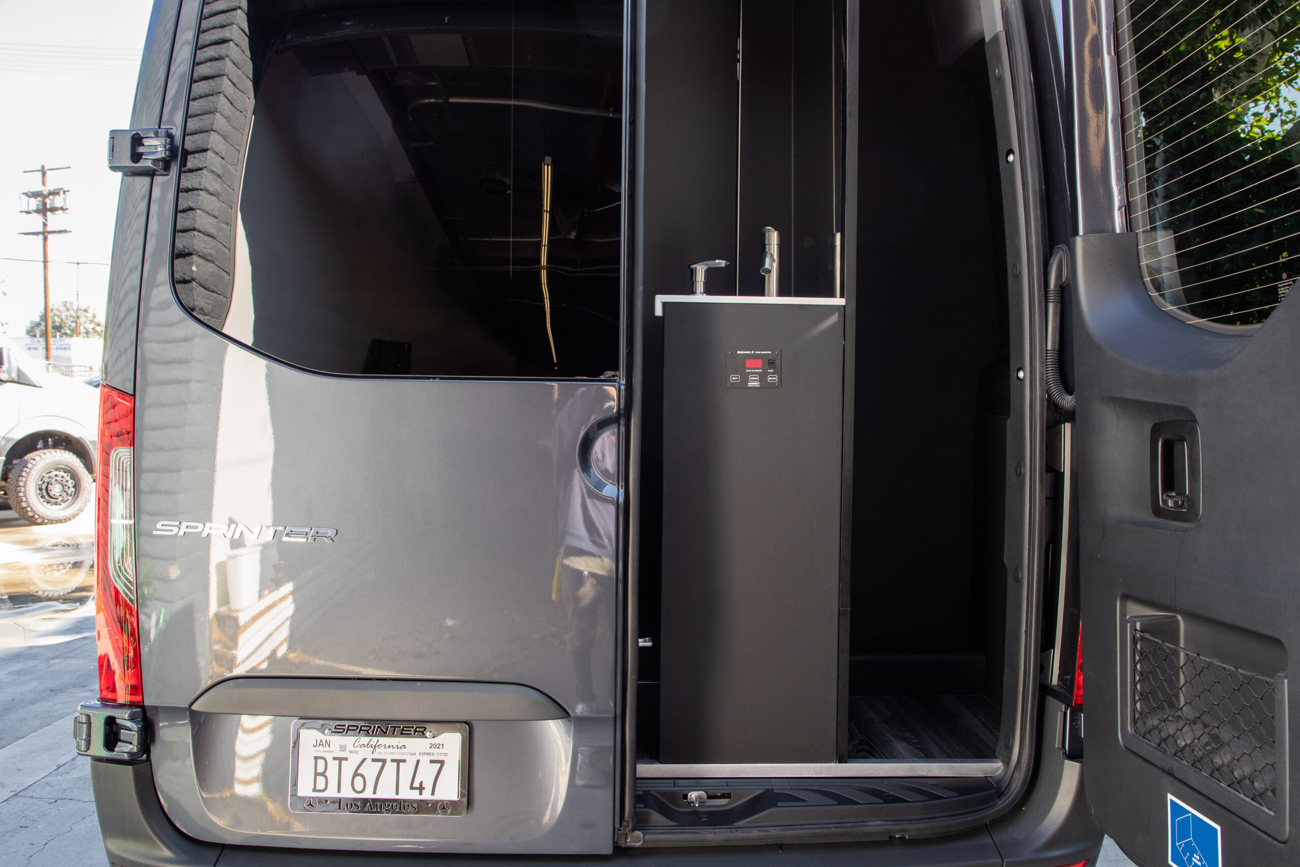 Bespoke Sprinter minibus build S21 photo 39