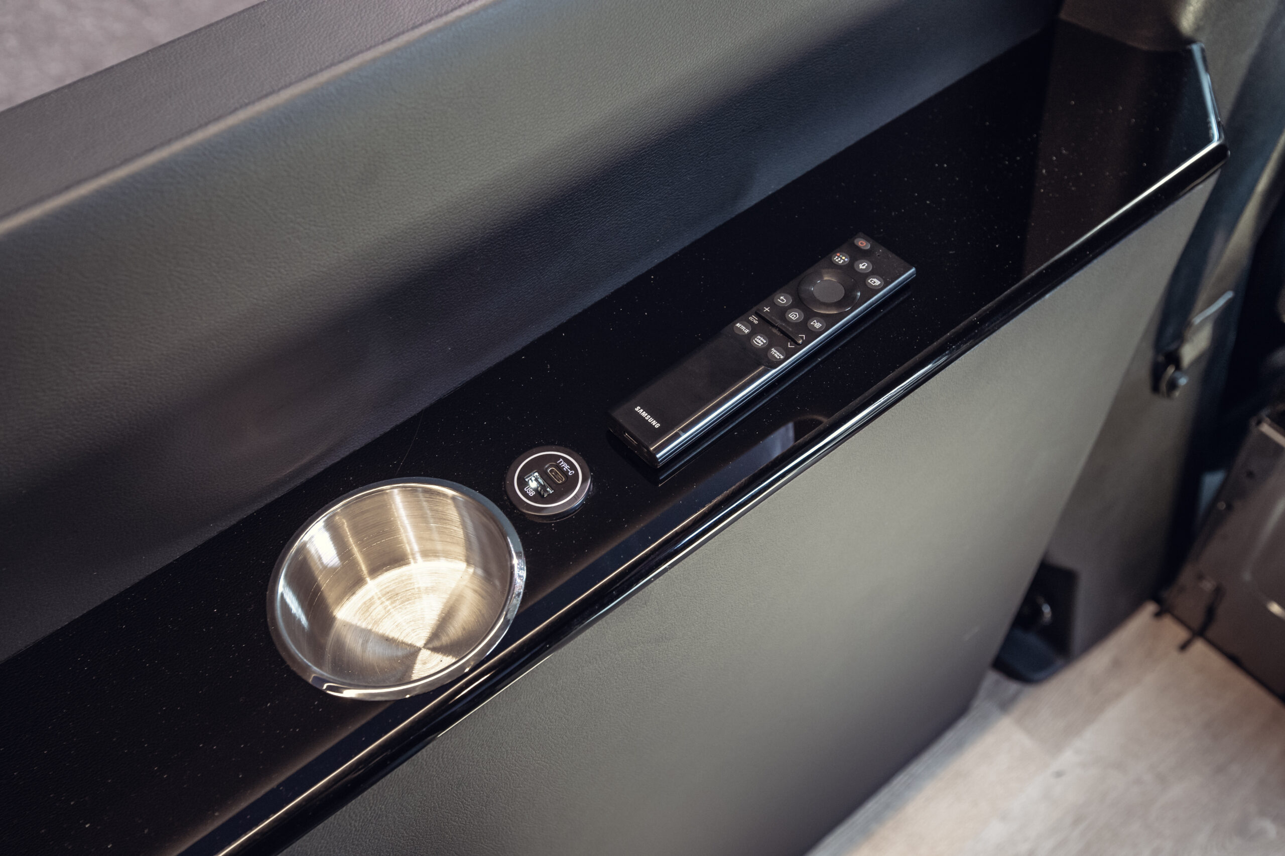 Bespoke Sprinter minibus build S30 photo 12